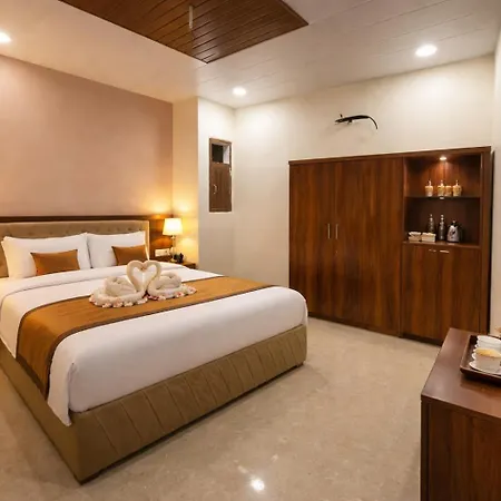 Hotel Kasa Nest Couple Friendly Hotels Near Tilak Nagar Metro Station-3